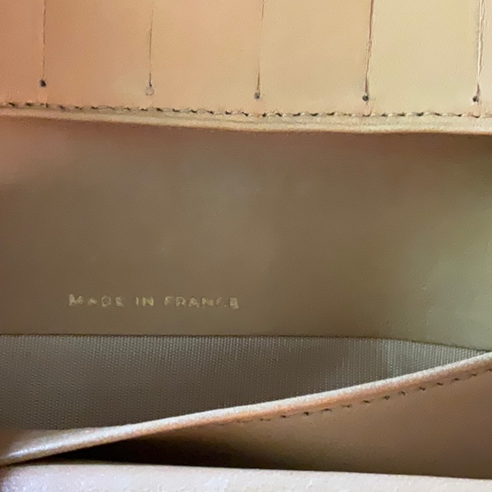 Chanel Beige Leather Wallet - Picture 16 of 16